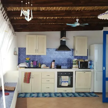 2 Bedrooms House With Sea View Enclosed Garden And Wifi At Malfa (Salina)