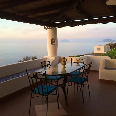 2 Bedrooms House With Sea View Enclosed Garden And Wifi At Holiday home *
