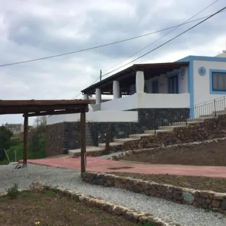 2 Bedrooms House With Sea View Enclosed Garden And Wifi At Malfa (Salina)