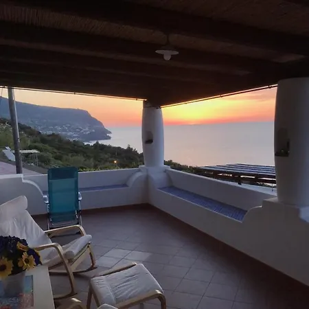 2 Bedrooms House With Sea View Enclosed Garden And Wifi At Holiday home *