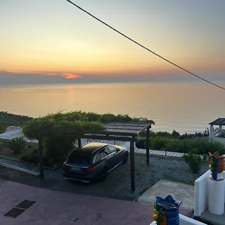 2 Bedrooms House With Sea View Enclosed Garden And Wifi At Malfa (Salina)