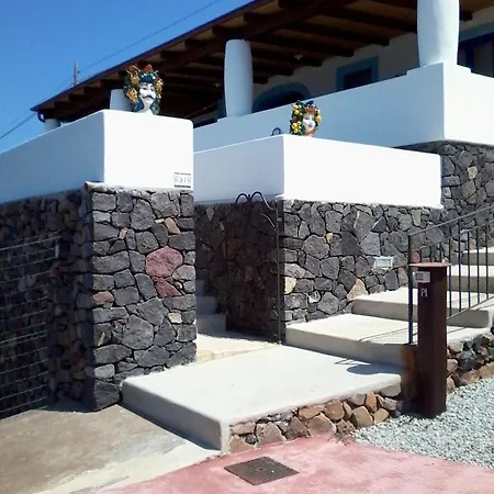 2 Bedrooms House With Sea View Enclosed Garden And Wifi At Holiday home