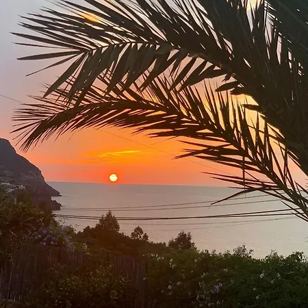 Holiday home 2 Bedrooms House With Sea View Enclosed Garden And Wifi At Malfa (Salina)