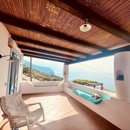 2 Bedrooms House With Sea View Enclosed Garden And Wifi At Malfa (Salina)